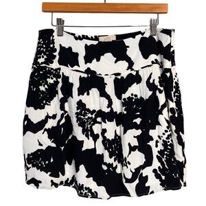 LOFT Black White Floral Flowy Mini Skirt with Yoke Waist Size 4 Career Casual